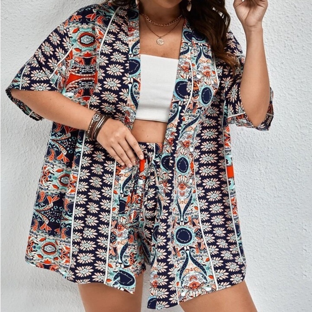 SHEIN VCAY 2 Set Piece Plus Allover Print Drop Shoulder Blouse & Shorts Size L